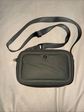 lululemon athletica women's Olive Crossbody Belt Bag